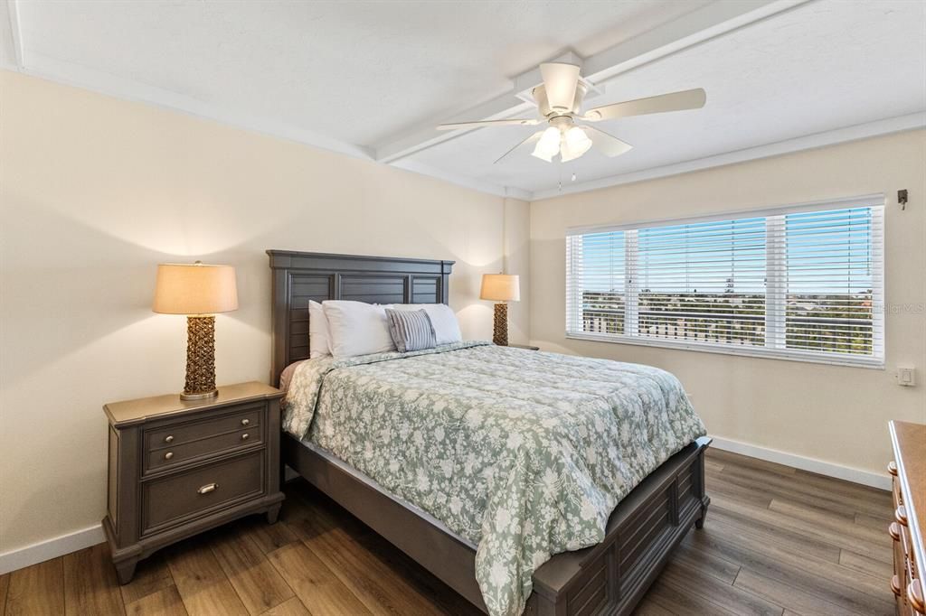 For Sale: $1,095,000 (2 beds, 2 baths, 1057 Square Feet)