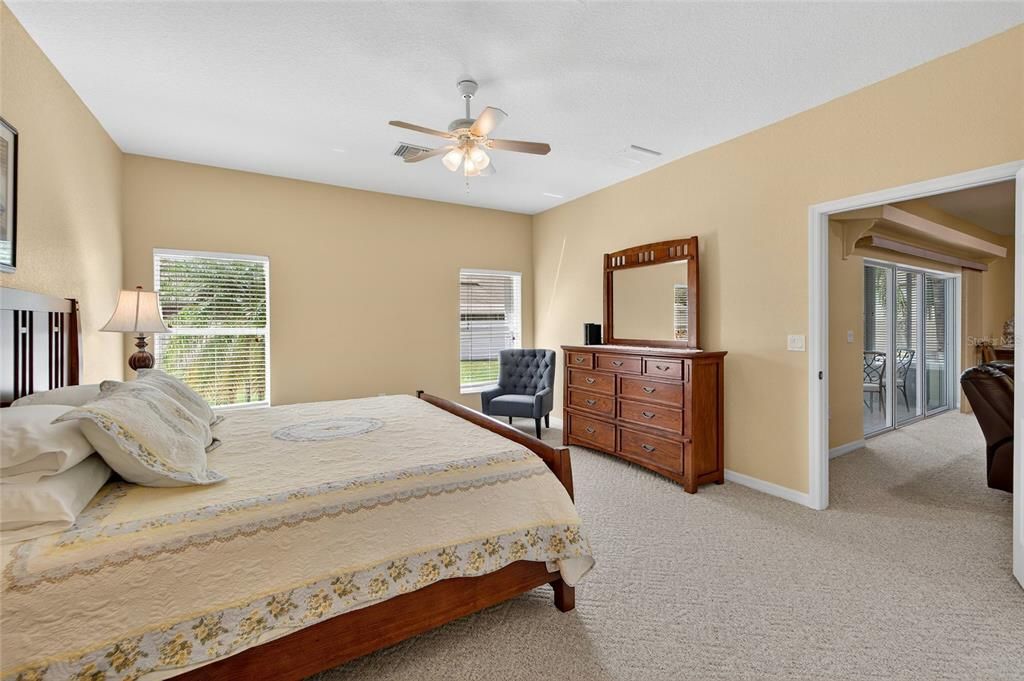 En Venta: $645,000 (3 camas, 2 baños, 1993 Pies cuadrados)