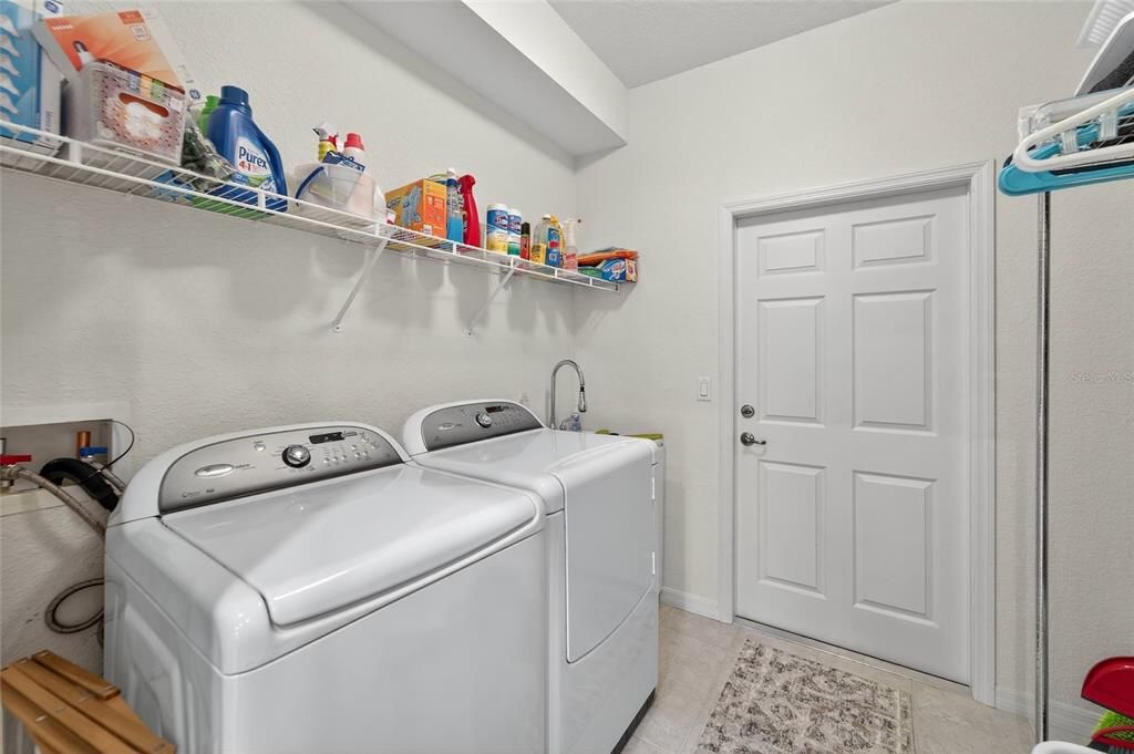 En Venta: $645,000 (3 camas, 2 baños, 1993 Pies cuadrados)