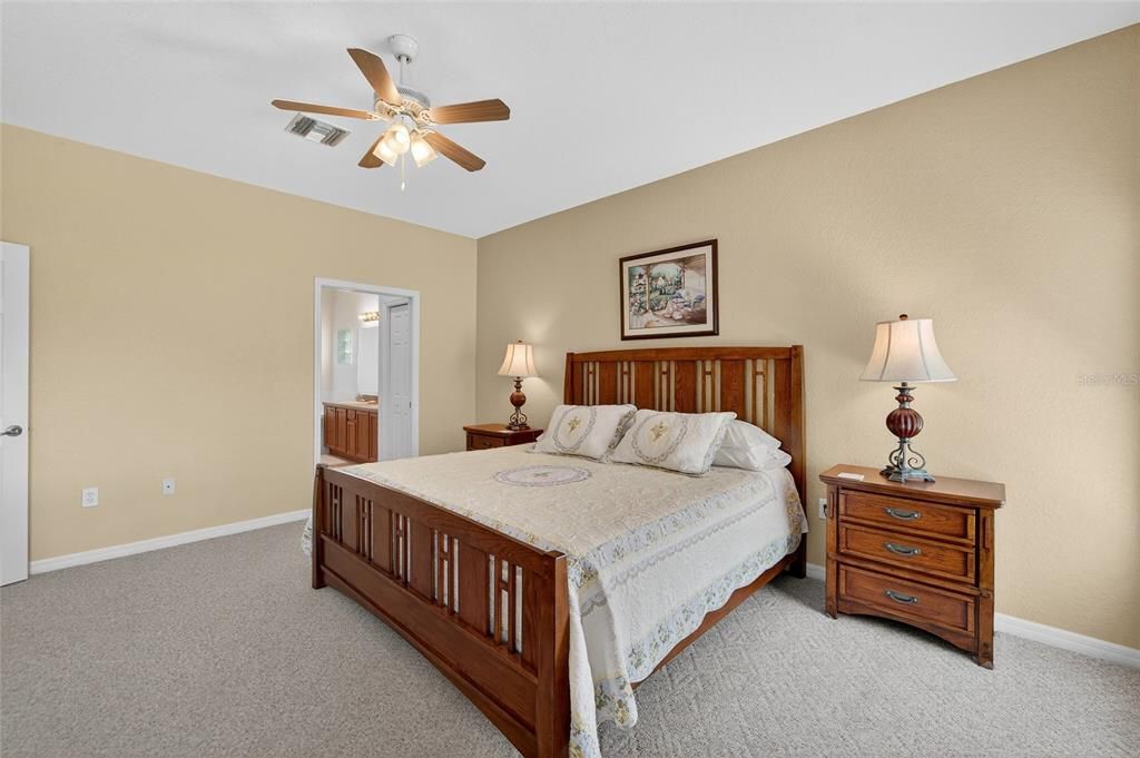 En Venta: $645,000 (3 camas, 2 baños, 1993 Pies cuadrados)