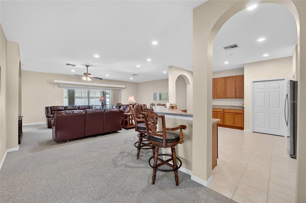 En Venta: $645,000 (3 camas, 2 baños, 1993 Pies cuadrados)