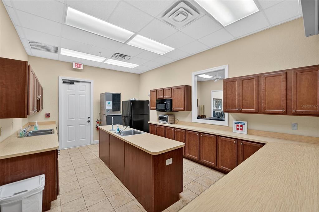 En Venta: $645,000 (3 camas, 2 baños, 1993 Pies cuadrados)