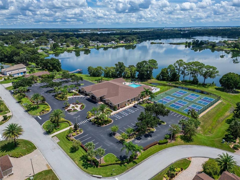 En Venta: $645,000 (3 camas, 2 baños, 1993 Pies cuadrados)