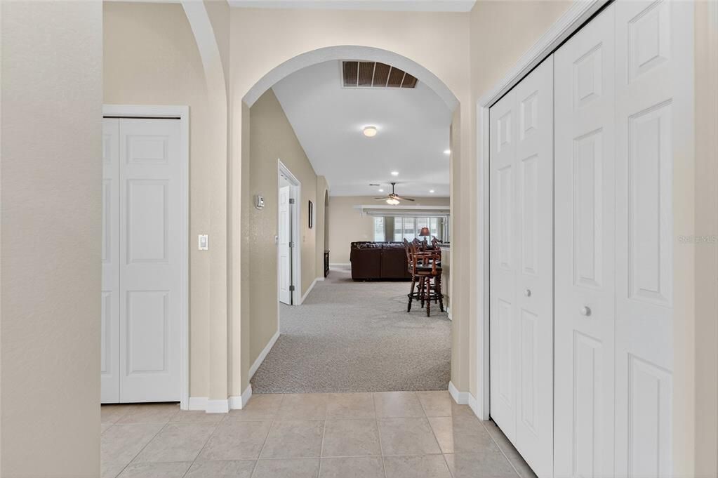 En Venta: $645,000 (3 camas, 2 baños, 1993 Pies cuadrados)