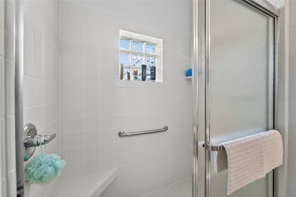 En Venta: $645,000 (3 camas, 2 baños, 1993 Pies cuadrados)