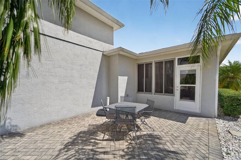 En Venta: $645,000 (3 camas, 2 baños, 1993 Pies cuadrados)