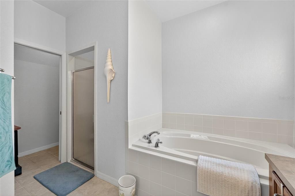 En Venta: $645,000 (3 camas, 2 baños, 1993 Pies cuadrados)