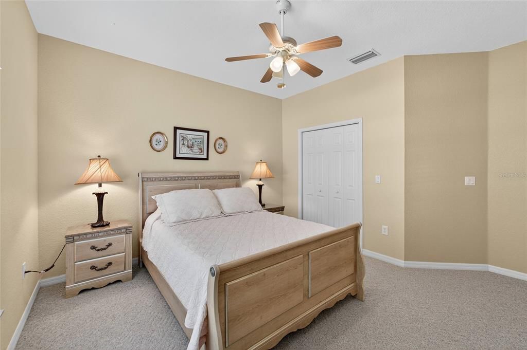 En Venta: $645,000 (3 camas, 2 baños, 1993 Pies cuadrados)