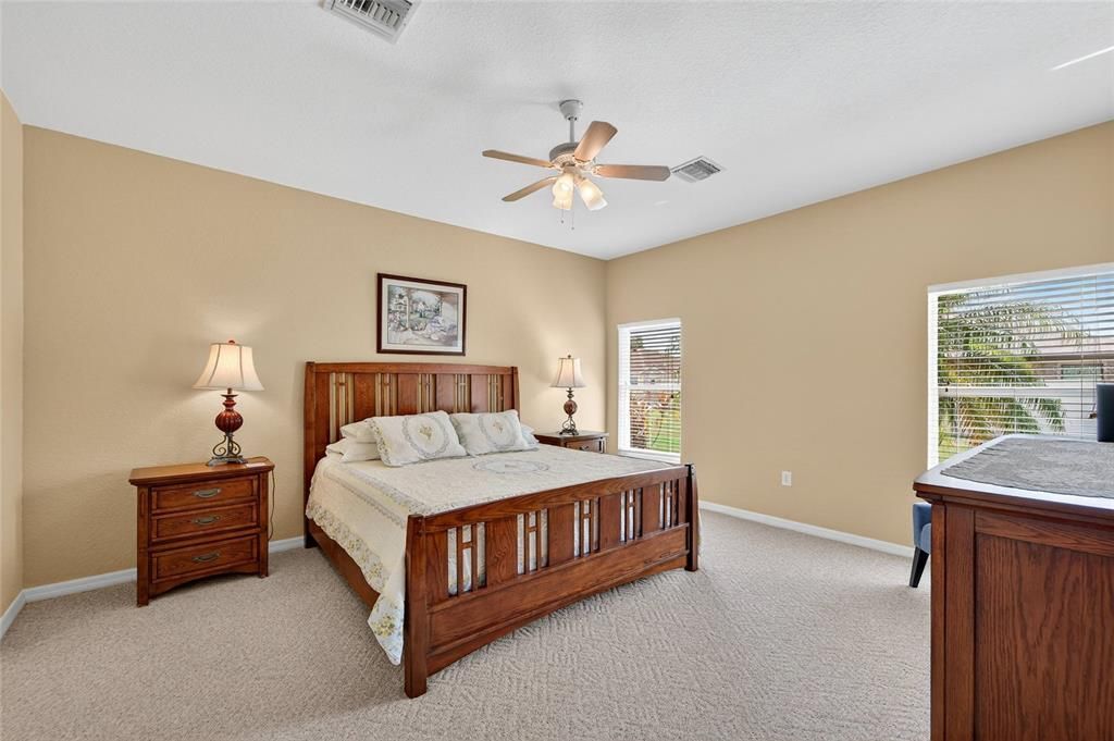 En Venta: $645,000 (3 camas, 2 baños, 1993 Pies cuadrados)