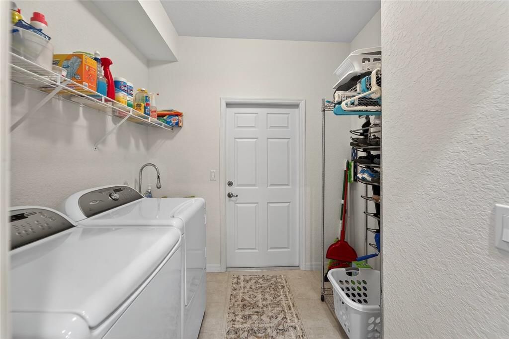 En Venta: $645,000 (3 camas, 2 baños, 1993 Pies cuadrados)