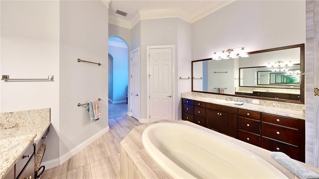 For Rent: $13,500 (7 beds, 5 baths, 5221 Square Feet)