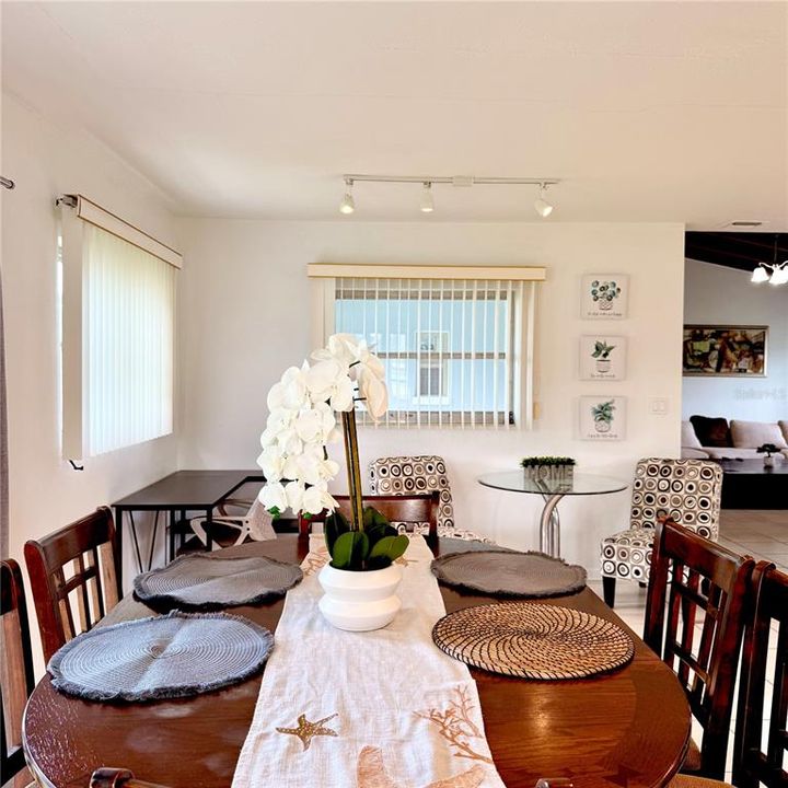 For Sale: $325,000 (3 beds, 2 baths, 1622 Square Feet)