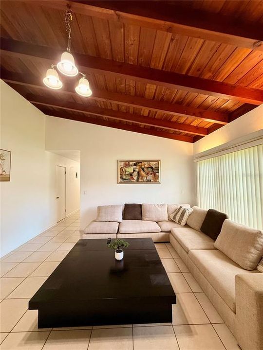 For Sale: $325,000 (3 beds, 2 baths, 1622 Square Feet)