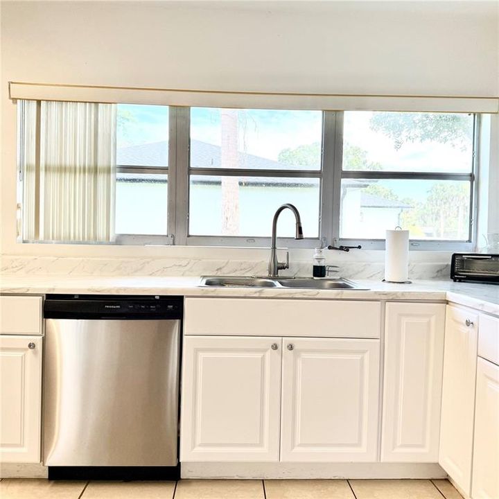 For Sale: $325,000 (3 beds, 2 baths, 1622 Square Feet)