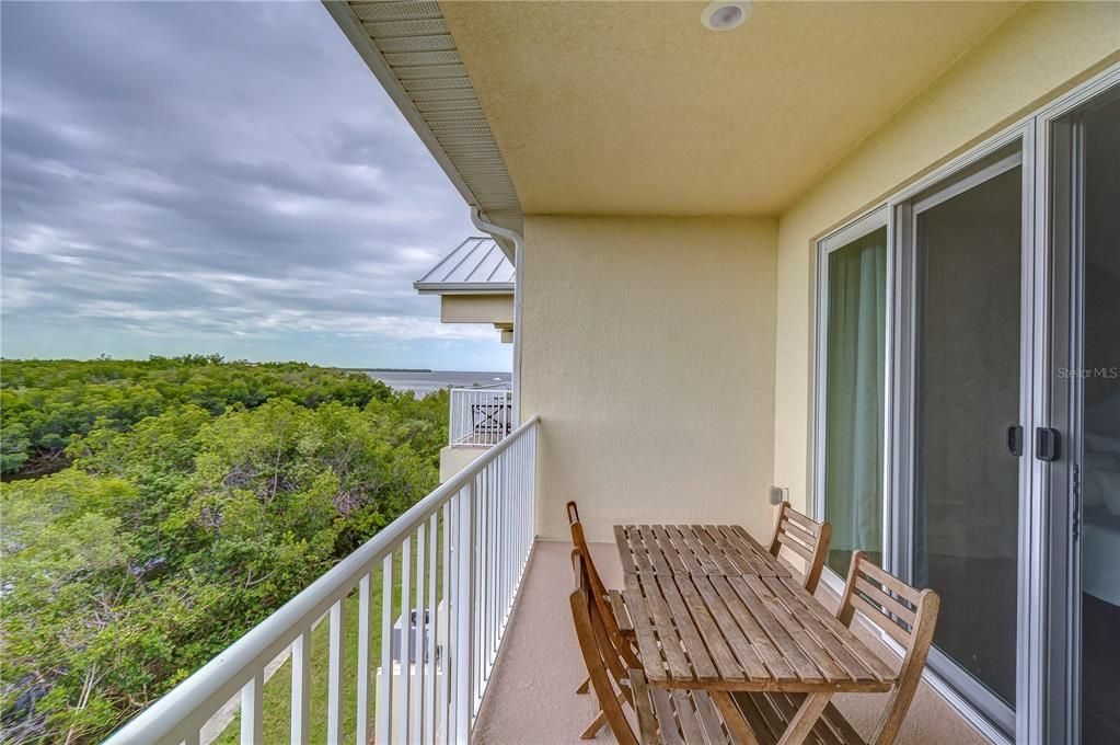 Active With Contract: $299,000 (2 beds, 2 baths, 1258 Square Feet)