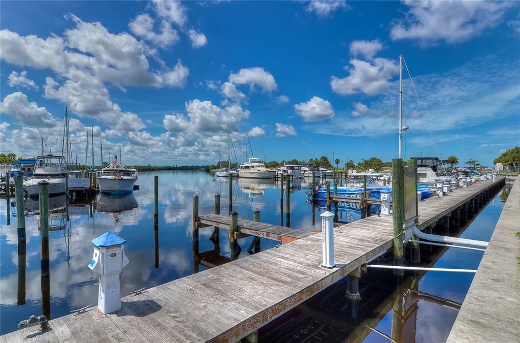 Active With Contract: $299,000 (2 beds, 2 baths, 1258 Square Feet)