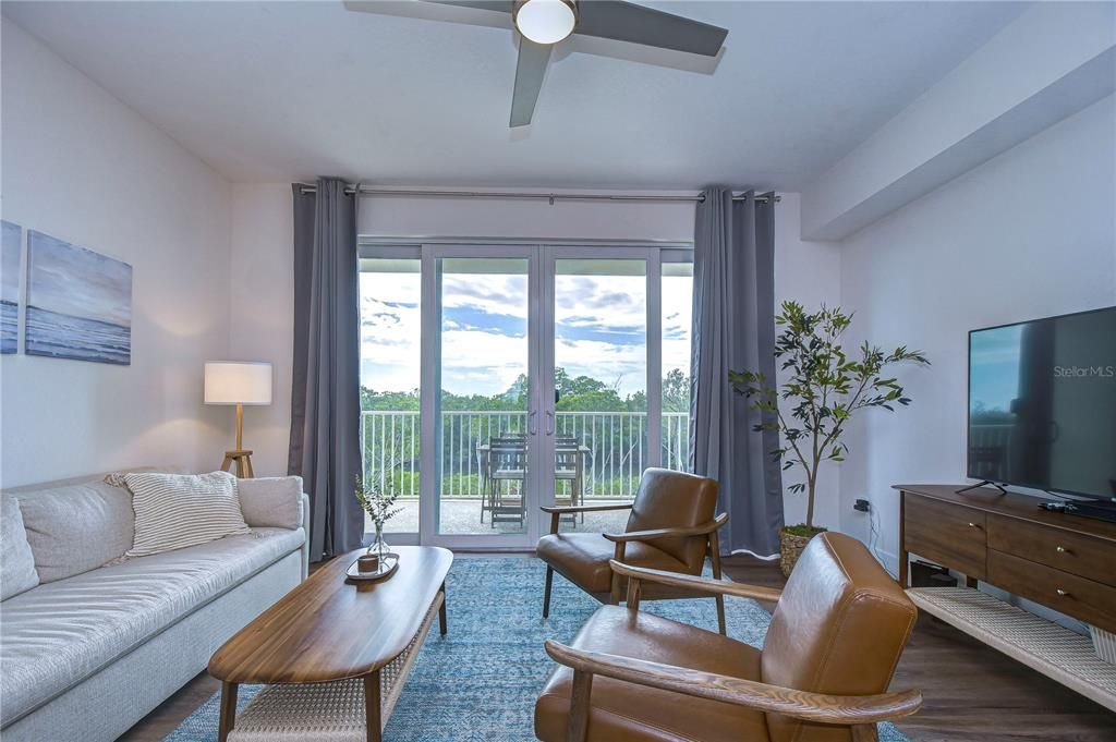 Active With Contract: $299,000 (2 beds, 2 baths, 1258 Square Feet)