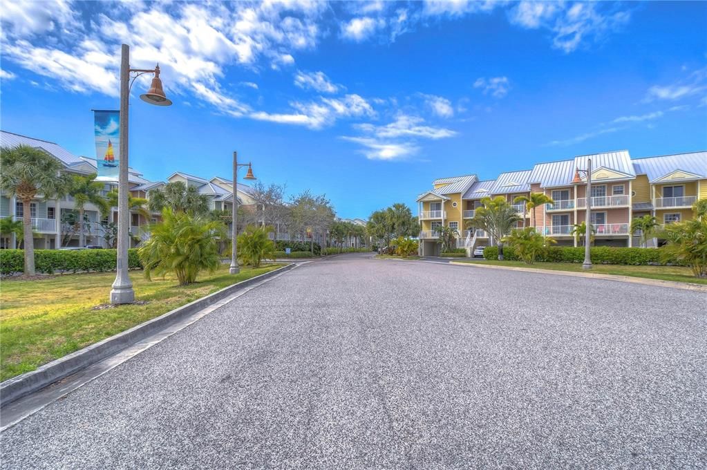 Active With Contract: $299,000 (2 beds, 2 baths, 1258 Square Feet)