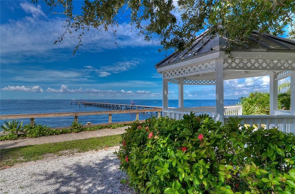 Active With Contract: $299,000 (2 beds, 2 baths, 1258 Square Feet)