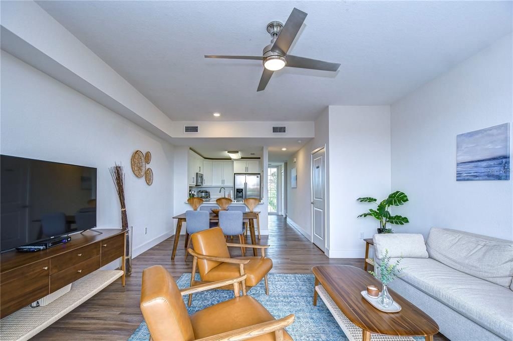 Active With Contract: $299,000 (2 beds, 2 baths, 1258 Square Feet)