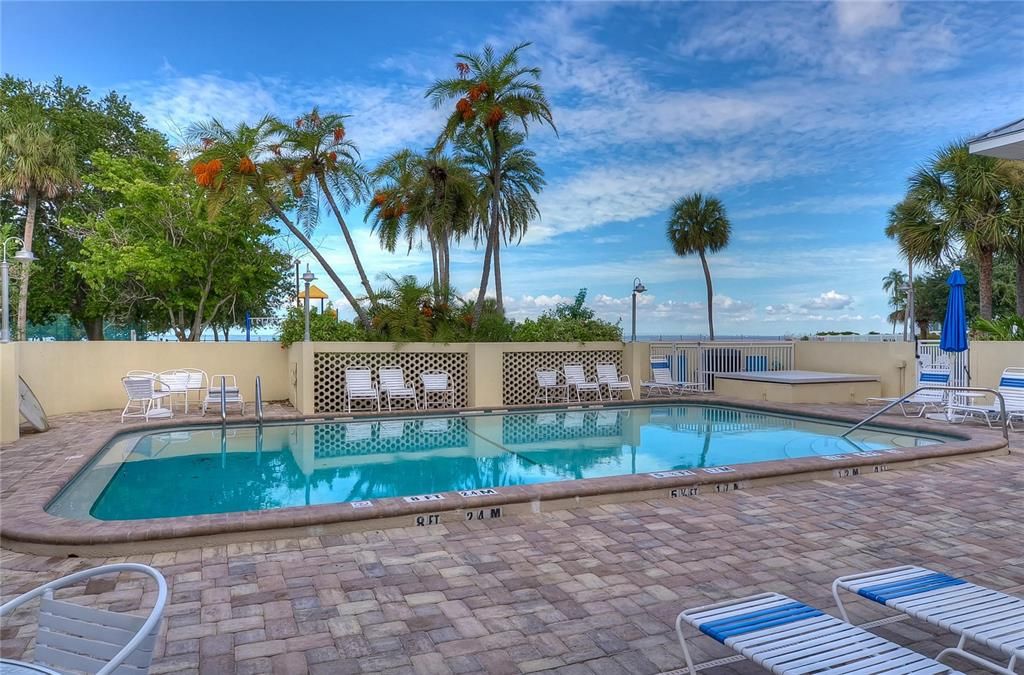 Active With Contract: $299,000 (2 beds, 2 baths, 1258 Square Feet)