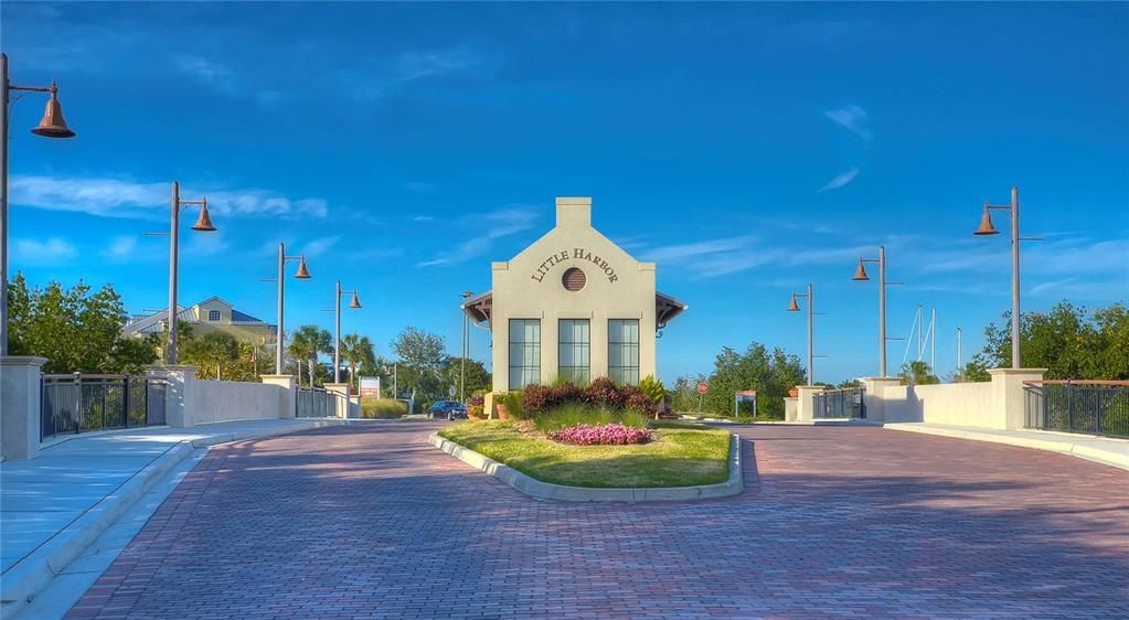 Active With Contract: $299,000 (2 beds, 2 baths, 1258 Square Feet)