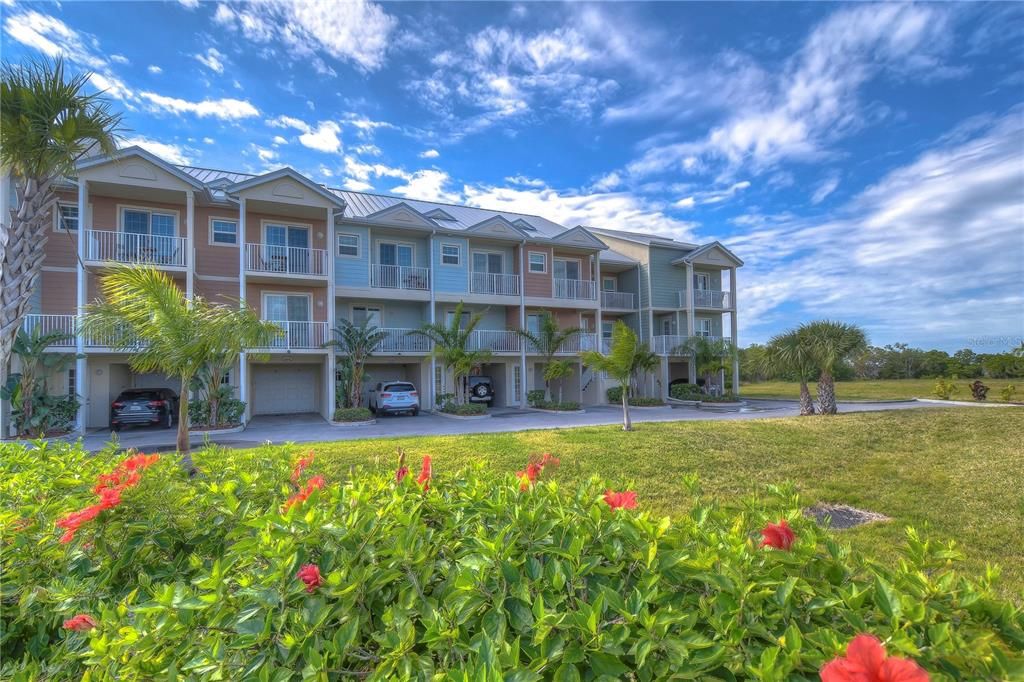 Active With Contract: $299,000 (2 beds, 2 baths, 1258 Square Feet)