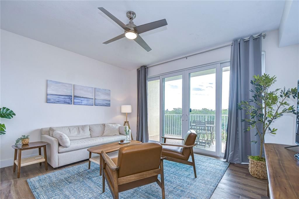 Active With Contract: $299,000 (2 beds, 2 baths, 1258 Square Feet)