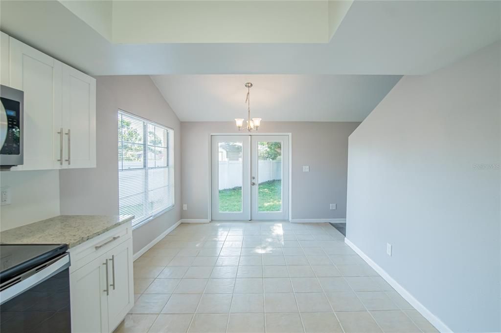 待售: $345,000 (4 贝兹, 2 浴室, 1308 平方英尺)