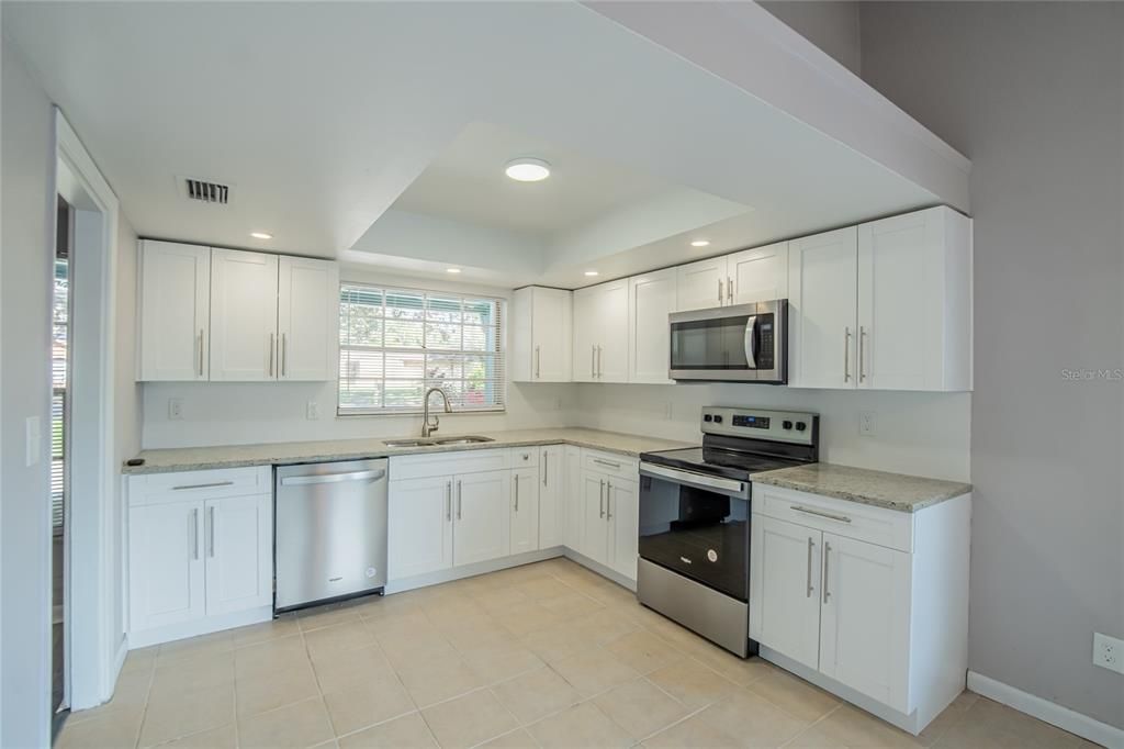 待售: $345,000 (4 贝兹, 2 浴室, 1308 平方英尺)