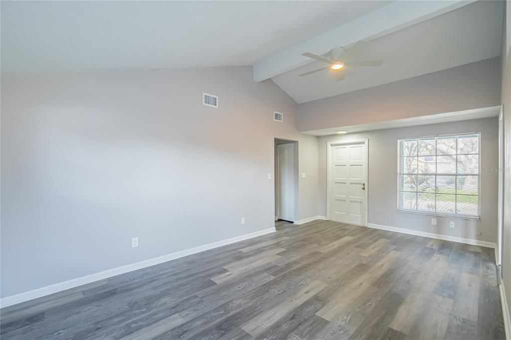 待售: $345,000 (4 贝兹, 2 浴室, 1308 平方英尺)