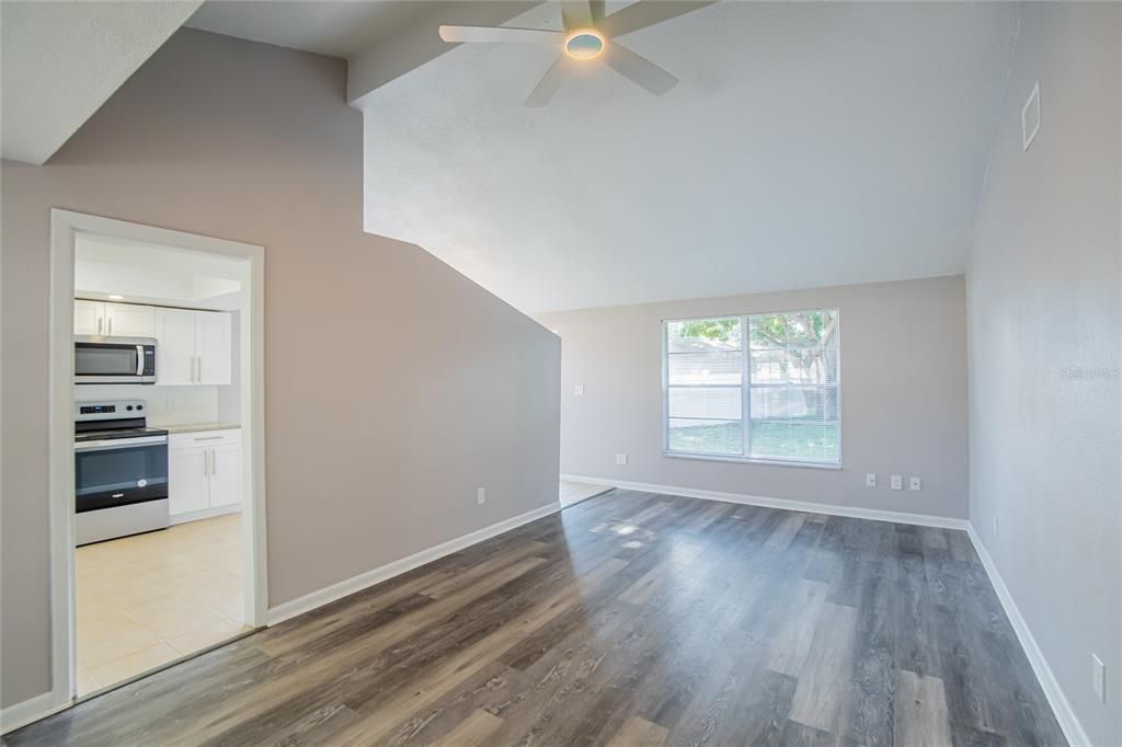 待售: $345,000 (4 贝兹, 2 浴室, 1308 平方英尺)