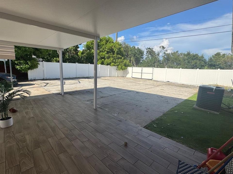 Active With Contract: $415,000 (4 beds, 2 baths, 1285 Square Feet)