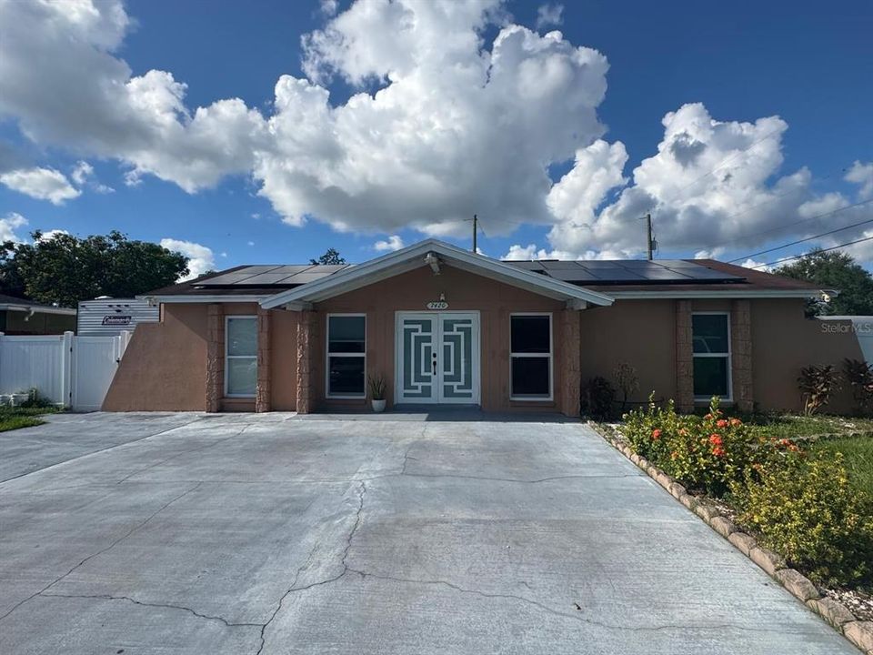 Active With Contract: $415,000 (4 beds, 2 baths, 1285 Square Feet)