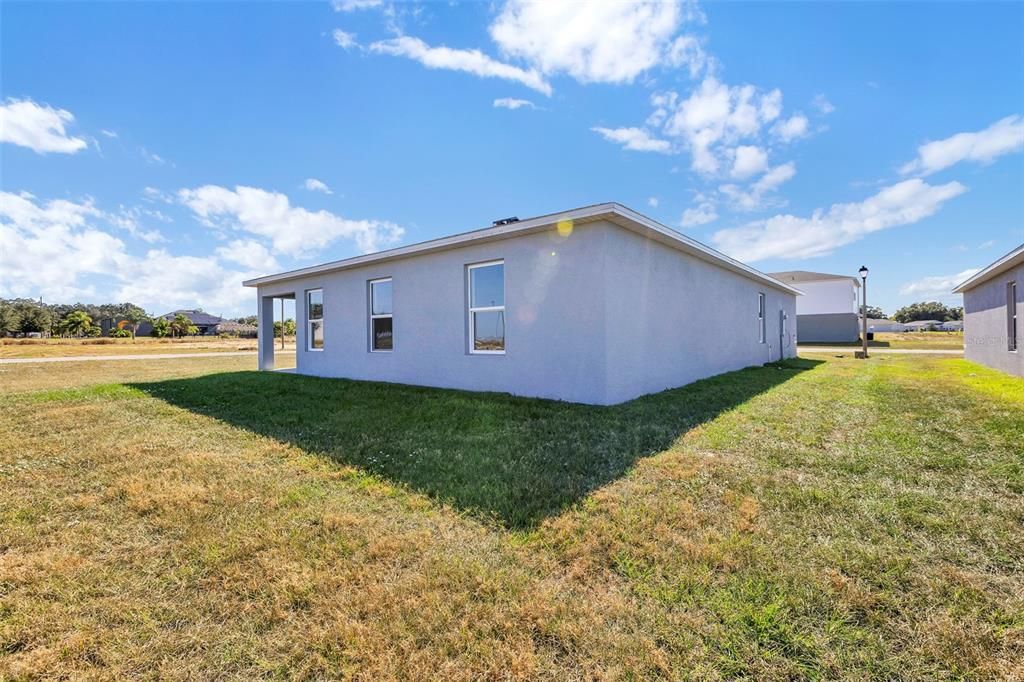 合同活跃: $249,990 (4 贝兹, 2 浴室, 1666 平方英尺)