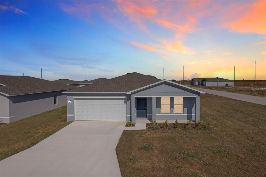 合同活跃: $249,990 (4 贝兹, 2 浴室, 1666 平方英尺)