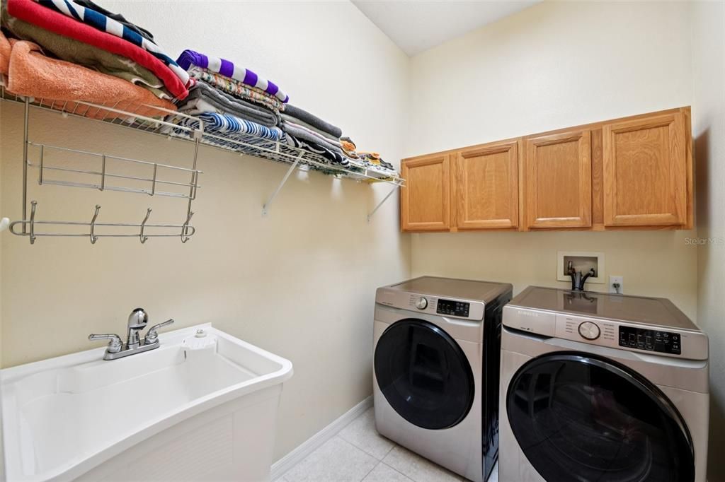 合同活跃: $620,000 (4 贝兹, 3 浴室, 2533 平方英尺)