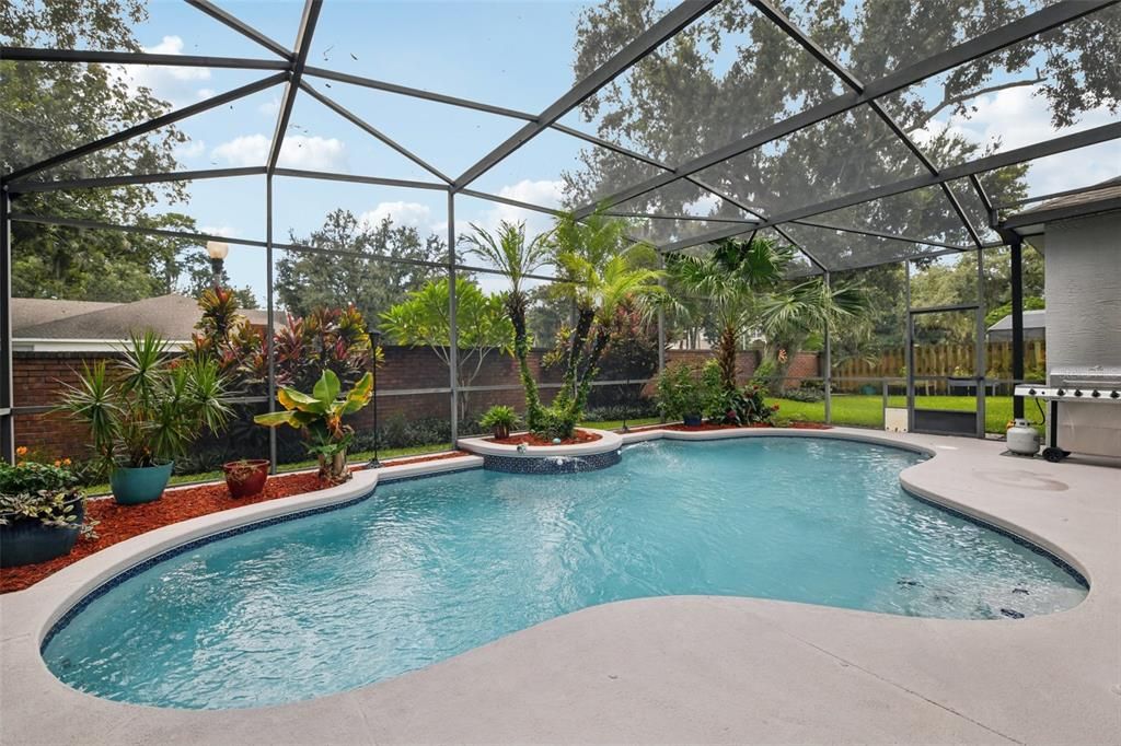 合同活跃: $620,000 (4 贝兹, 3 浴室, 2533 平方英尺)