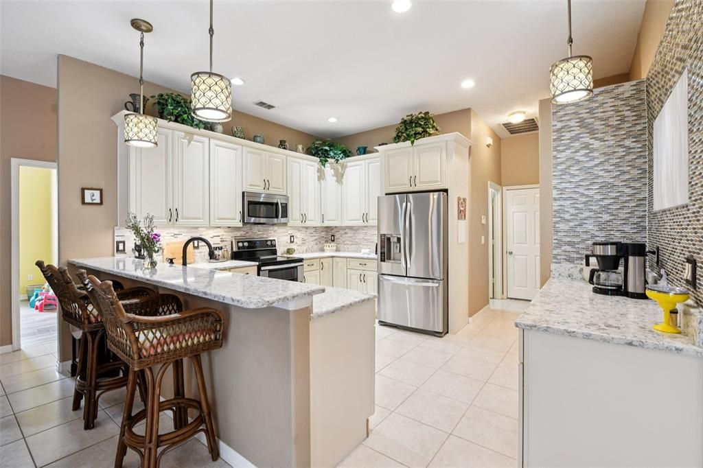 合同活跃: $620,000 (4 贝兹, 3 浴室, 2533 平方英尺)