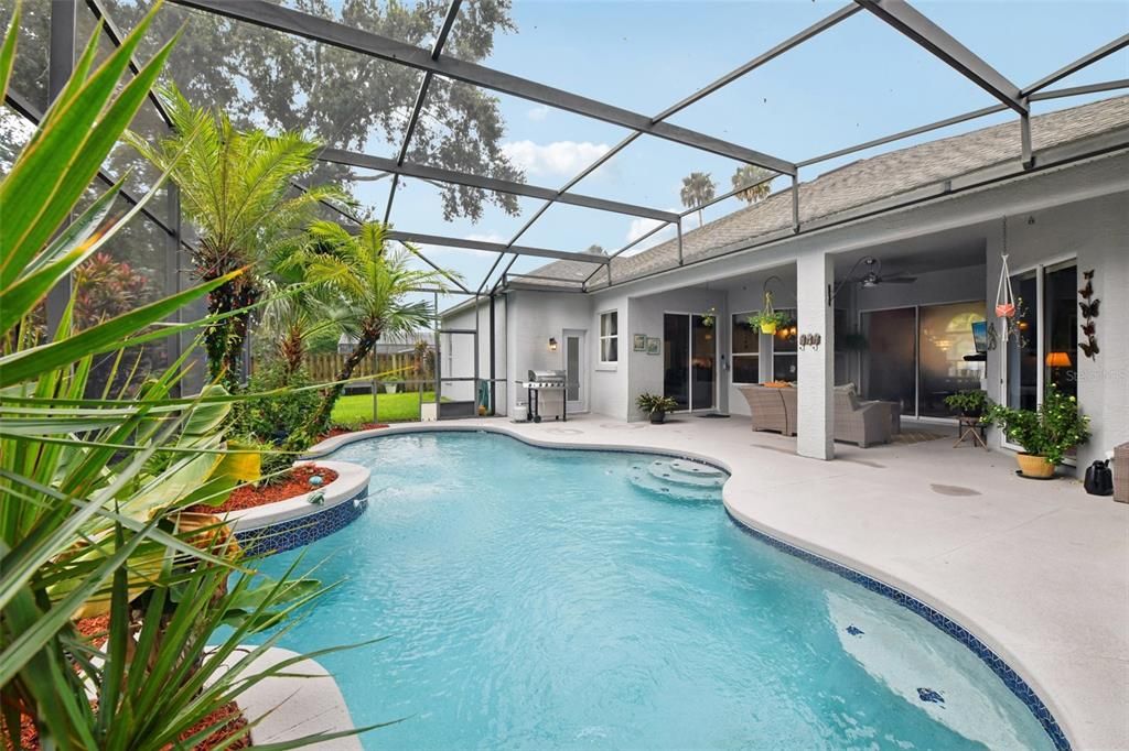 合同活跃: $620,000 (4 贝兹, 3 浴室, 2533 平方英尺)