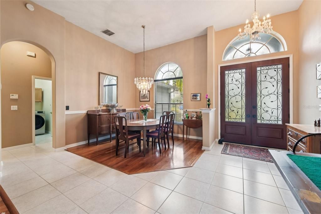 合同活跃: $620,000 (4 贝兹, 3 浴室, 2533 平方英尺)