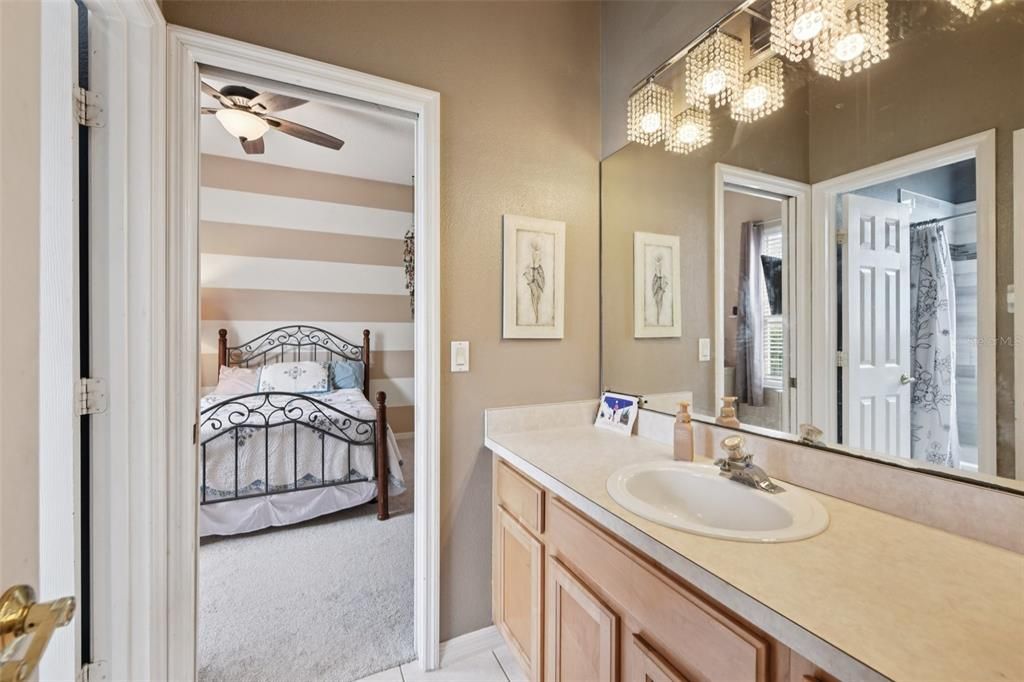 合同活跃: $620,000 (4 贝兹, 3 浴室, 2533 平方英尺)