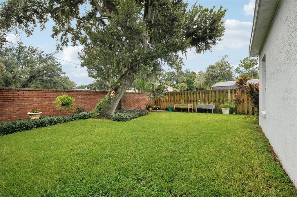 合同活跃: $620,000 (4 贝兹, 3 浴室, 2533 平方英尺)