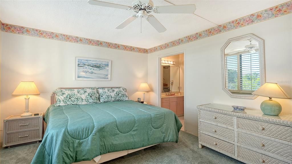 Activo con contrato: $449,000 (2 camas, 2 baños, 1068 Pies cuadrados)