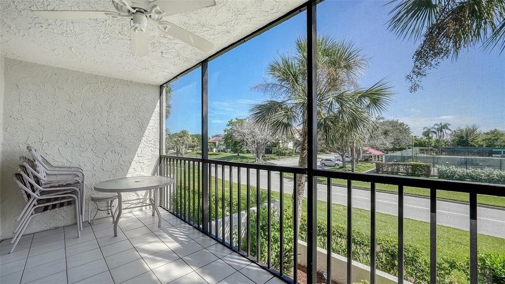 Activo con contrato: $449,000 (2 camas, 2 baños, 1068 Pies cuadrados)