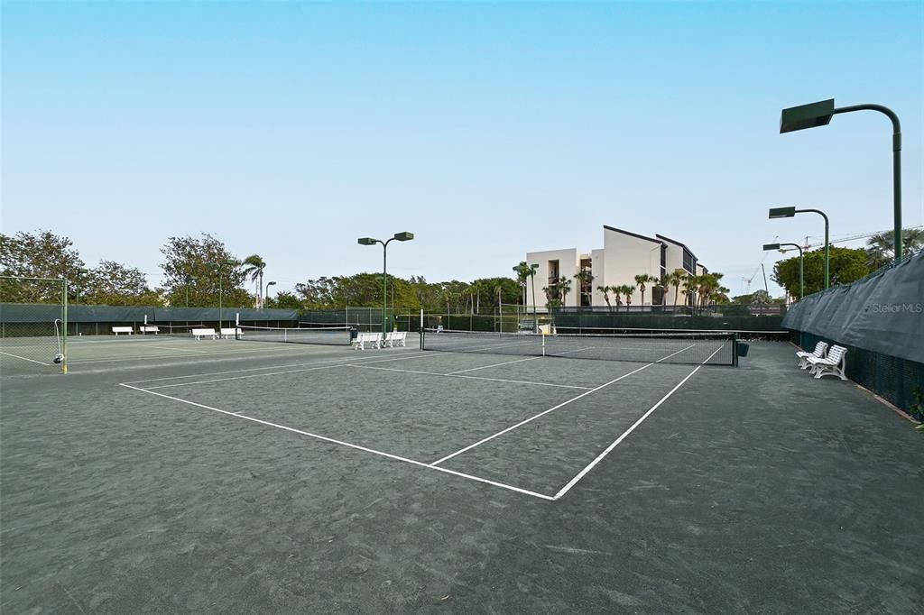 Activo con contrato: $449,000 (2 camas, 2 baños, 1068 Pies cuadrados)