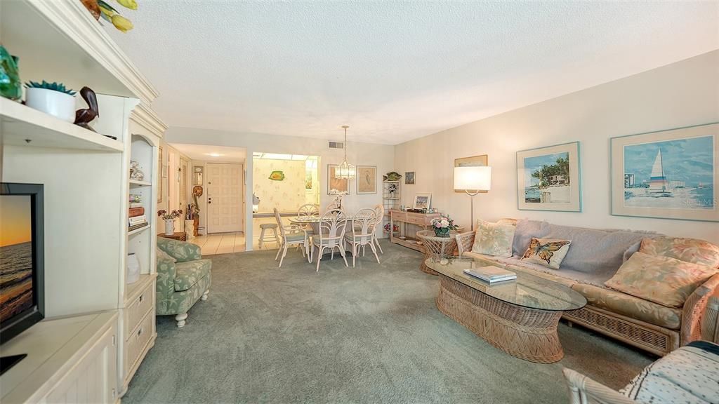 Activo con contrato: $449,000 (2 camas, 2 baños, 1068 Pies cuadrados)