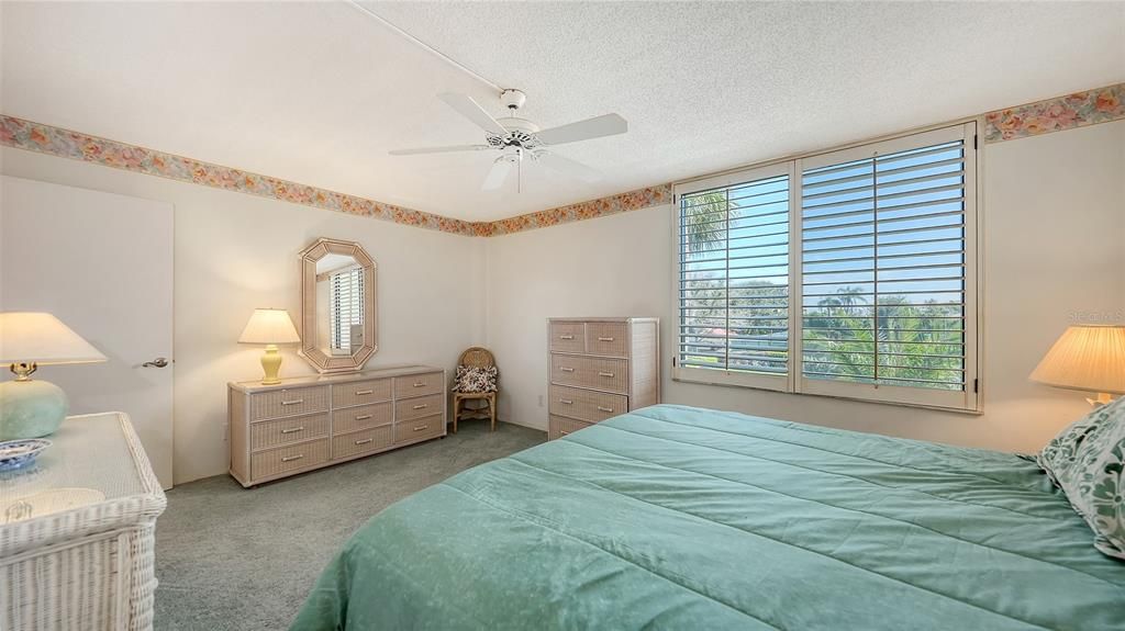 Activo con contrato: $449,000 (2 camas, 2 baños, 1068 Pies cuadrados)
