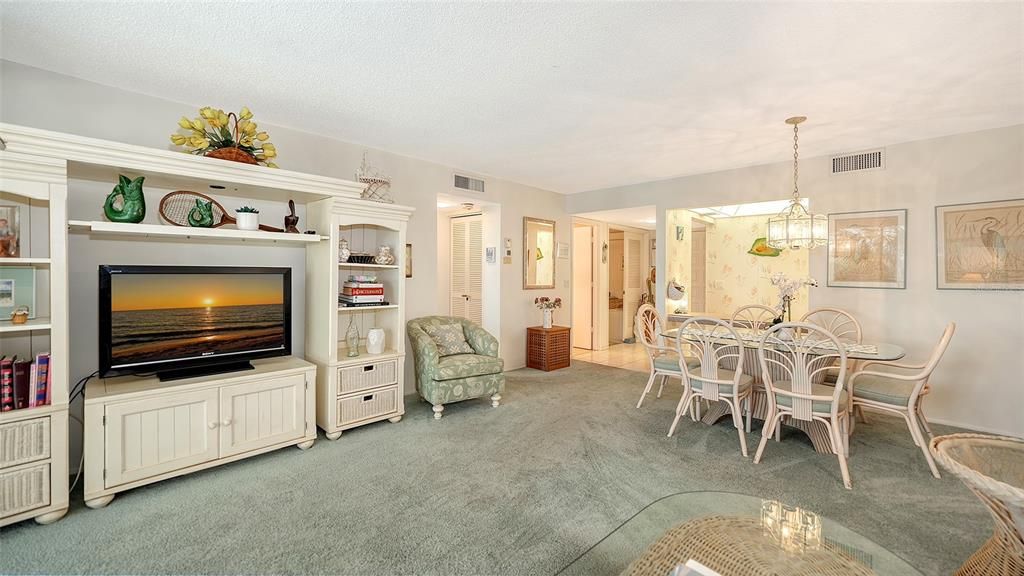 Activo con contrato: $449,000 (2 camas, 2 baños, 1068 Pies cuadrados)