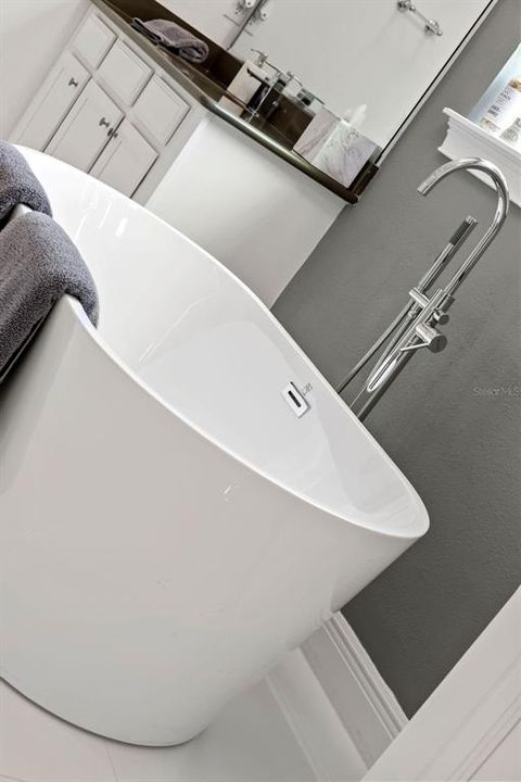 For Sale: $1,799,000 (6 beds, 6 baths, 5422 Square Feet)